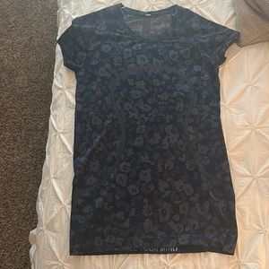 Lululemon Navy Leopard Swiftly Tech Short Sleeve Shirt 2.0 (Not sold anymore)